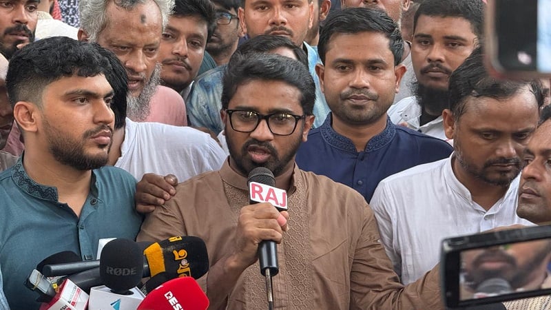 নুরের ওপর হামলার দায় নিয়ে স্বরাষ্ট্র উপদেষ্টাকে পদত্যাগ করতে হবে: রাশেদ খাঁন